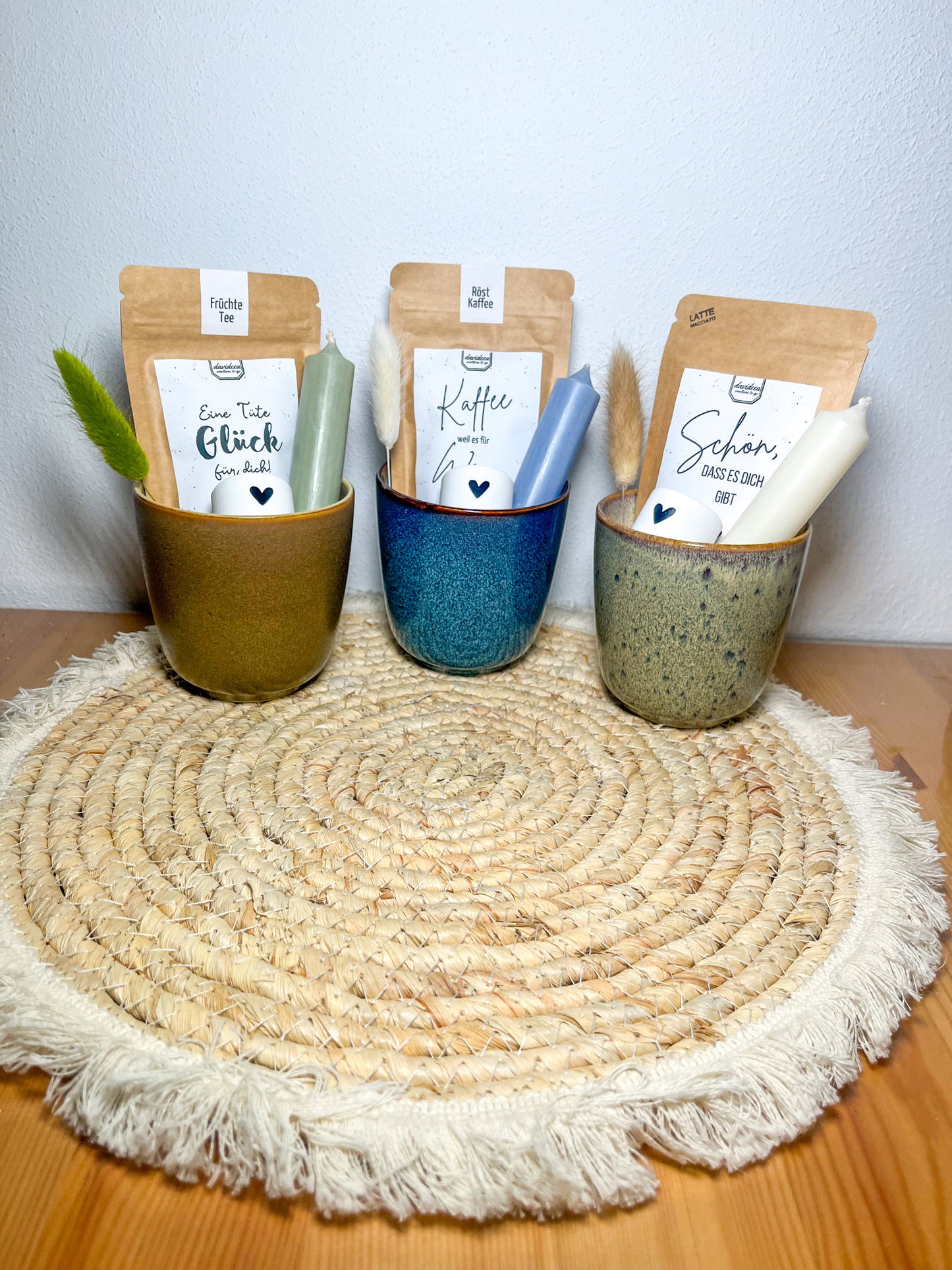 Geschenkset Tasse/Becher mit Kaffee , Kerze , Kerzenhalter