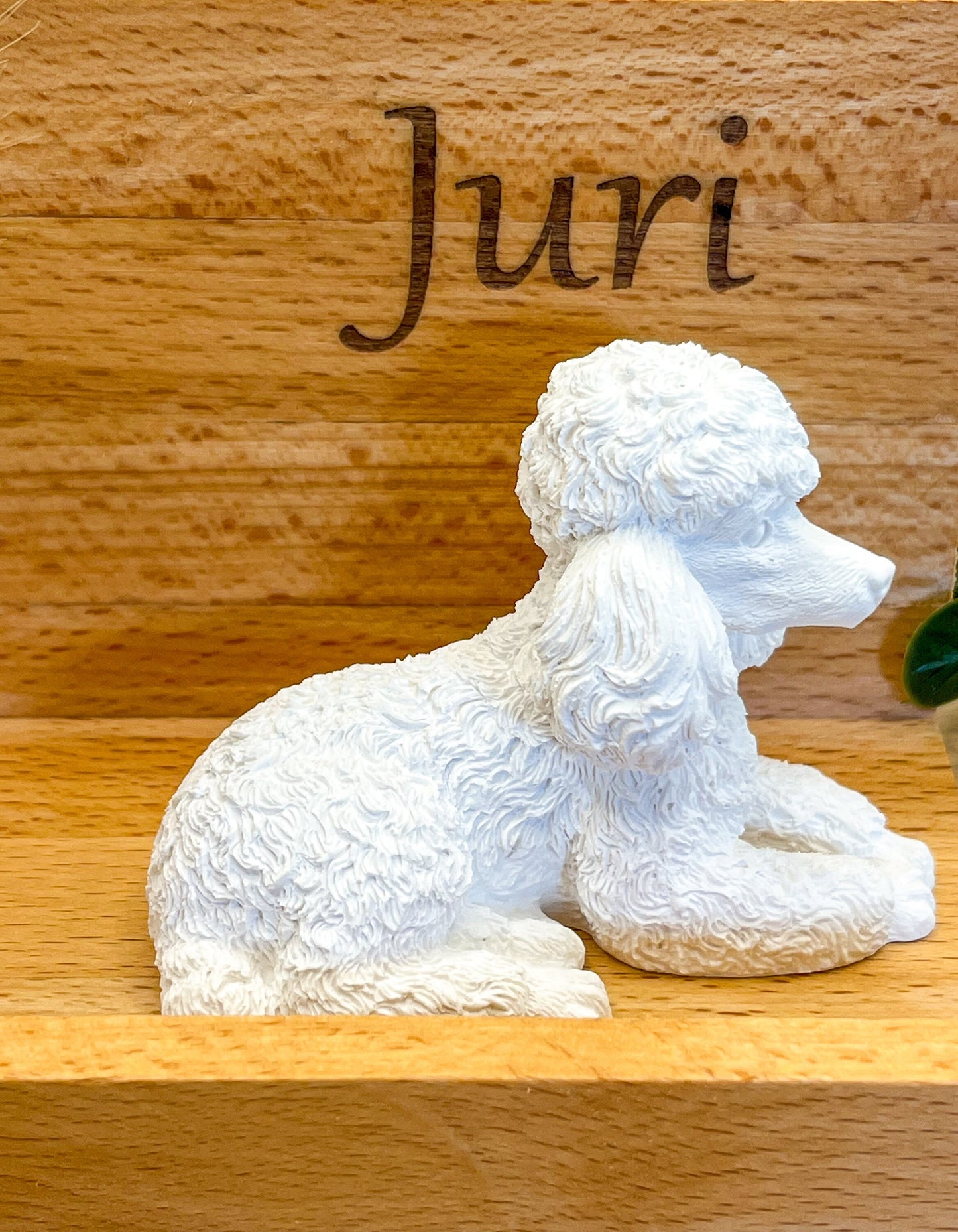 Holzaufsteller mit Hund / Pudel